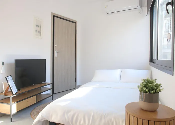 Elegant & Comfy Stay In Psyri