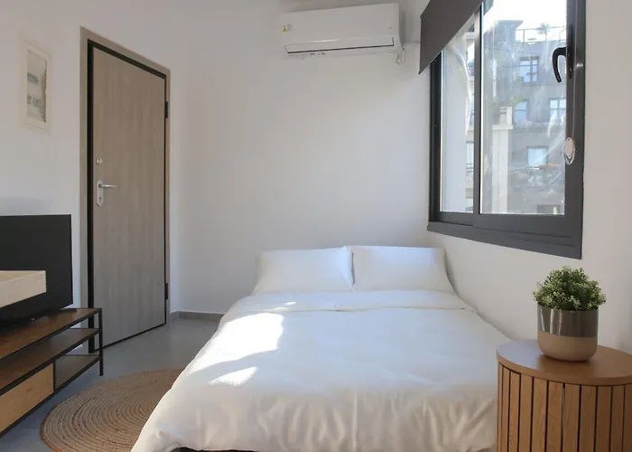 Elegant & Comfy Stay In Psyri